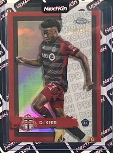 Deandre Kerr 2024 Topps Chrome MLS 56 Pitch Prodigies Rose Gold /250 - Foto 1 di 3