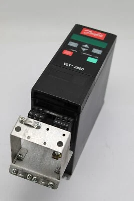 Danfoss VLT2807PT4B20SBR1DBF00A00C1 Frequenzumrichter - Bild 1 von 4