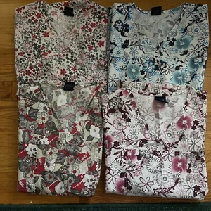 MedGear Scrub Top lotto di 4 tasche multiple taglia L, principalmente fiori - Foto 1 di 8