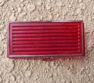 69 - 70 CADILLAC DeVILLE  FLEETWOOD ORIGINAL  RED  DOOR  COURTESY LIGHT  LENS - Изображение 1 из 2