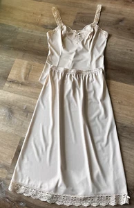 Vintage Olga Size Small Flesh Colored Lace Slip Set - Very Nice! - Picture 1 of 12
