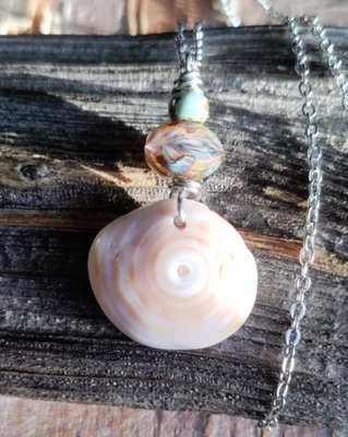 Collar de playa con concha de puka esposa amiga madre hermana tía Hawaii Aloha Foto 1 de 4