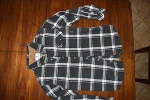 Legendary Whitetails Buck Camp Flannel Button Up Shirt Size Medium Black/White - Picture 1 of 4
