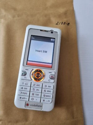 Sony Ericsson V630i - White (Unlocked) Mobile Phone - Image 1 of 2