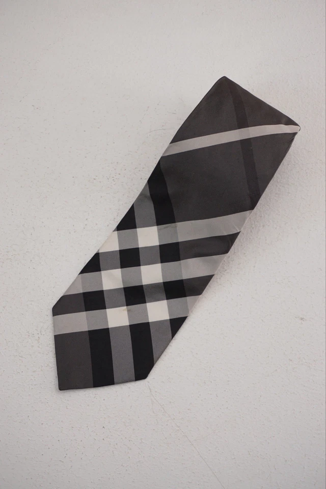 Corbata de seda Burberry para hombre clásica a cuadros gris negro patrón a cuadros hecha en Italia Foto 1 de 4