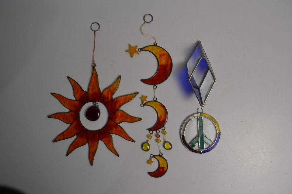 4 Vidrieras Vintage Metal Atrapasoles Sol Media Luna Prisma Signo de Paz Foto 1 de 4