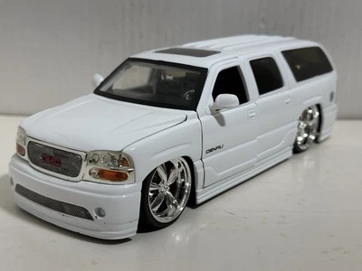 JADA BIGTIME BTK 2002 GMC YUKON DENALI BLANCO MODELO DIECAST 1:24 NUEVO SIN CAJA Foto 1 de 4
