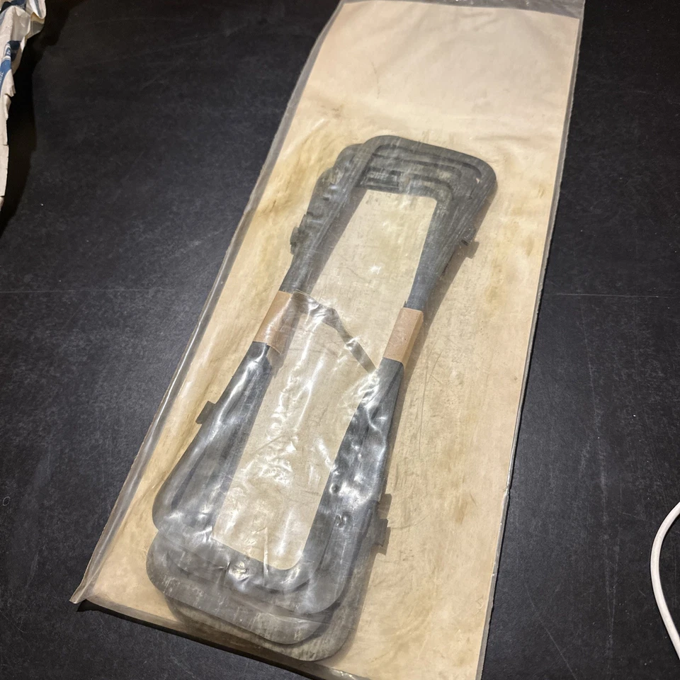 5-NUEVO OEM GM 3920938 Cubierta de válvula Junta de varilla de empuje Ajuste Olds Chevy en línea 6 cilindros Foto 1 de 4