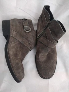 Born Boots Mujer Talla 8.5 Gris Gamuza Botines Cremallera Lateral Hebilla Correa F11422 - Imagen 1 de 7
