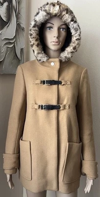 Chaqueta gabardina para mujer Maje con capucha ribete de piel mezcla de lana hebilla de cuero talla S Foto 1 de 4