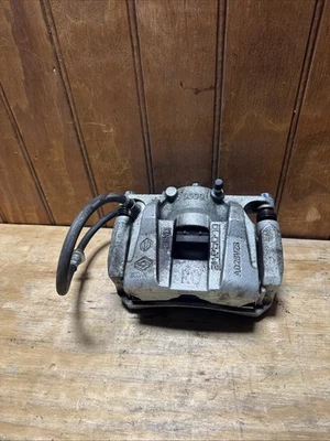 Pinza de freno de disco delantera izquierda Nissan Rogue 2021-2023 OEM Foto 1 de 4