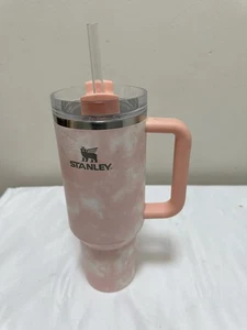 STANLEY Adventure Quencher Travel Tumbler 40 oz Pfirsich Tie Dye - Bild 1 von 4