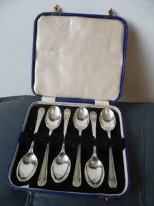 Antique Canteen of 6 Floral Tipped Silver Plated Coffee Spoons by Walker & Hall - Picture 1 of 8