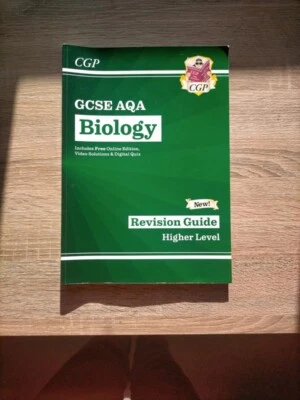 New Grade 9-1 GCSE Biology: AQA Revision Guide with Online Edition (Hardback) - Image 1 of 2