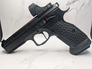 CZ Shadow 2 Palm Swell Giraffe Texture Grips W/ Magwell. Works W/ All Basepads - Picture 1 of 3