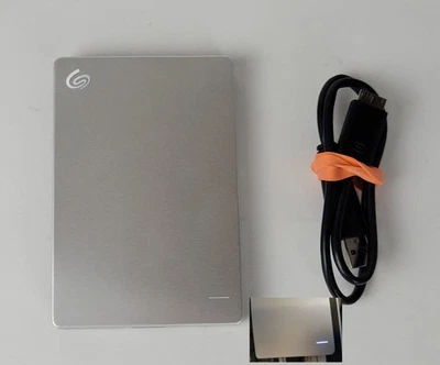 Seagate Backup Plus for Mac Portable Drive 1TB SRD00F1 1KAAP1-501 Silver USB 3.0 - Image 1 of 4