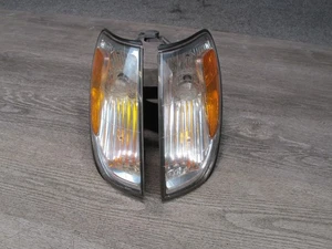 1998-2002 LEXUS J100 LX470 LEFT & RIGHT SIDE TURN SIGNAL LIGHT CORNER LAMP SET - Picture 1 of 12
