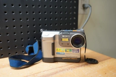 (Z) Sony Mavica MVC FD83 Digital Camera - Silver Working W/ Battery - Image 1 of 4