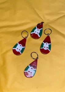 1 Stück Schlüsselanhänger Burundi Flagge Holz - Bild 1 von 2