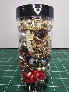 Mystery Jewelry Jar "Shimmer" Vintage To New Wearable Mixed Lot - Imagen 1 de 4