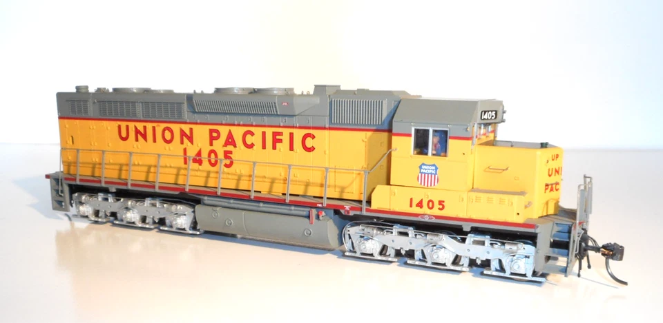 Atlas Union Pacific Diesel Loco. In good mech cond with light. 2 rail DC. HO - Image 1 of 4