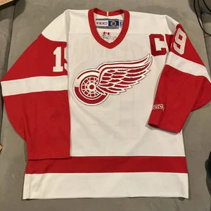 Vintage CCM 1990s Detroit Red Wings Steve Yzerman #19 Hockey Jersey Size Medium - Picture 1 of 5