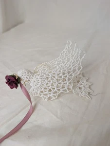 Adorno de árbol de Navidad vintage hecho a mano de 4 pulgadas de largo de ganchillo pájaro volador - Imagen 1 de 6