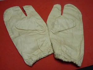 Original WW2 British Army Gunners Winter White Gloves - 1943 - Picture 1 of 12