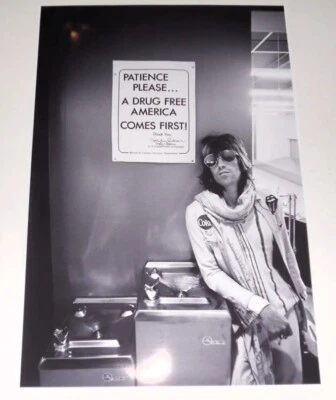 Póster detrás del escenario Keith Richards "Drug Free" Rolling Stones 1972 gira por Estados Unidos 19"x13" Foto 1 de 2