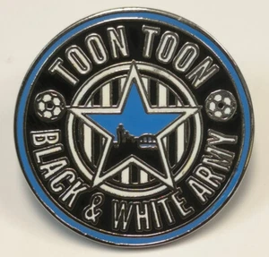 Toon Toon Black & White Army (Pin Badge) - Picture 1 of 2