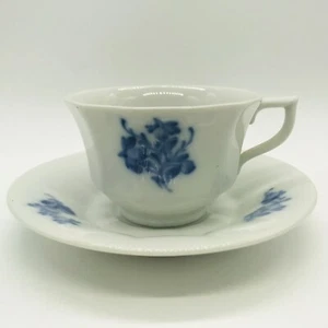 Taza y platillo vintage Royal Copenhagen flores azules borde trenzado 8562 Dinamarca - Imagen 1 de 7