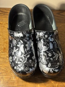 Dansko Clogs Sz 39/8.5-9 Metallic Floral Black Silver Patent Leather Shoes - Picture 1 of 5