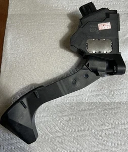 2013-2018 Toyota Rav 4 Accelerator Pedal And Sensor #78110-0R130 - Picture 1 of 4
