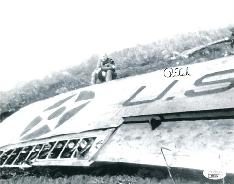 R E (Richard) Cole signed B&W Doolittle Raiders WWII 8x10 Photo - JSA Rare Crash Cover