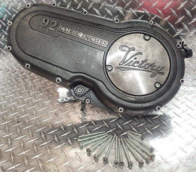 Victory V92sc 2000 cubierta primaria emblema eje de cambio embrague eje de piñón 5630973 Foto 1 de 4