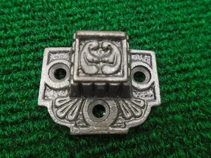 GUARDABARROS GABINETE DE ACERO FUNDIDO APROX. 1880 1/2"" x 1 1/8"" REPRODUCCIÓN DEL CUERPO (33266) - Imagen 1 de 9