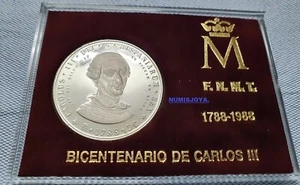 BICENTENARIO CARLOS III. 1788-1988. 2 MEDALLAS de PLATA y COBRE. EN SUS ESTUCHES - Foto 1 di 6