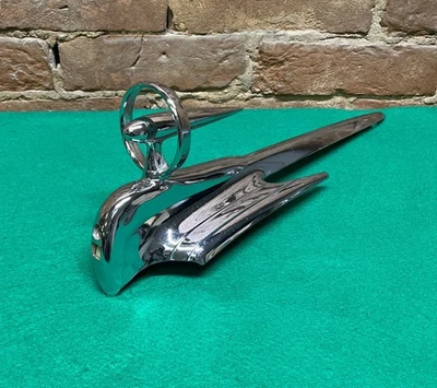 Nuevo de Lote Antiguo Accesorio Torpedo Bomba Sitio Capucha Ornamento 1946-47 Ford Foto 1 de 4