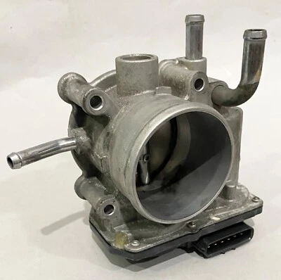 Cuerpo de acelerador genuino 35100-2B300 para Hyundai Accent Veloster Kia Rio *sin probar* Foto 1 de 4