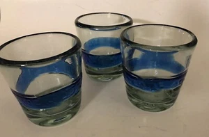Cassa e Barile Set di 3 Bicchieri Soffiati a Mano Bicchieri Barware Blu Swirl Mexico - Foto 1 di 7