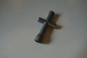 Tamiya Kreuzschlüssel Radkreuz Radschlüssel Radmutternschlüssel Werkzeug Neu - Bild 1 von 1