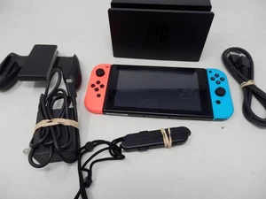 Nintendo Switch Neon Blau Neon Rot Joy-Cons Modell HAC-001 mit Dock Ladegriff - Bild 1 von 11