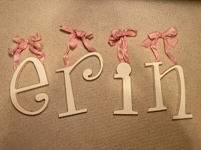 Cinta rosa caprichosa "erina" letras de madera decoración pared niños Target Foto 1 de 4