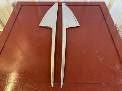 Par de molduras de lanza guardabarros trasero para Ford 1955 cupé Fairlane de 2 puertas Foto 1 de 4