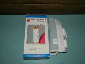 FLA Kids Right Hand Youth Size(5.5-6.5" Circ.) Microban Wrist Splint Light Blue - Picture 1 of 2