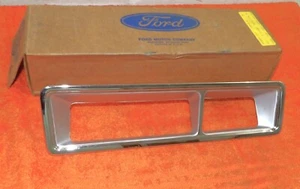 1977 1978 1979 Lincoln Mark V Coupe NOS RH FRONT SIDE MARKER CORNER LAMP BEZEL - Picture 1 of 9