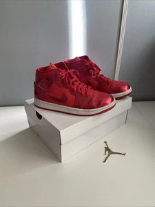 Air Jordan 1 SE Mid University Red Pomegranate - Picture 1 of 5