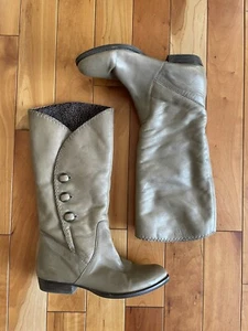 B. Makowsky Green Taupe Leather Sherpa Lined Button Up Naomi Boots Size 8M - Picture 1 of 8