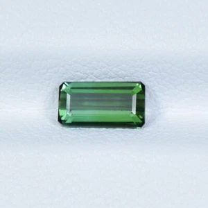 0.65 ct LUSTROUS BLUE GREEN / NATURAL TOURMALINE - Octagon Gemstone !! - Picture 1 of 3