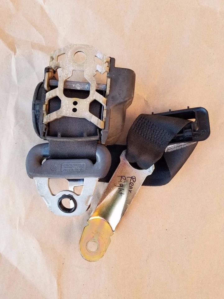 Cinturón de seguridad trasero derecho original Volkswagen Corrado G60 SLC Foto 1 de 4